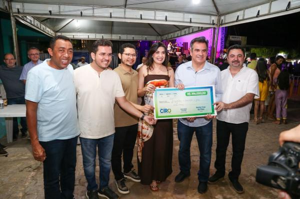 Ciro Nogueira é recebido por prefeita e participa do Festival de Cultura em Santa Cruz do Piauí (Imagem:Ascom)