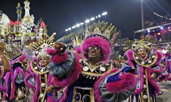 Escola de Samba Rosas de Ouro.(Imagem:Paulo Pinto/Agência Brasil)