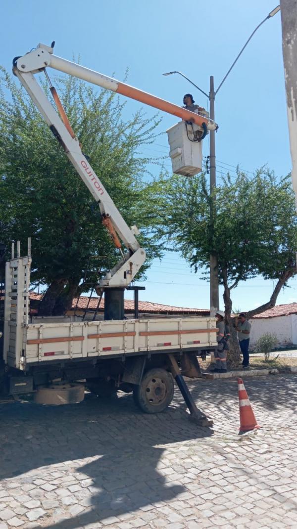 Infraestrutura de Floriano realiza mais de 800 atendimentos em iluminação pública no mês de maio(Imagem:Secom)