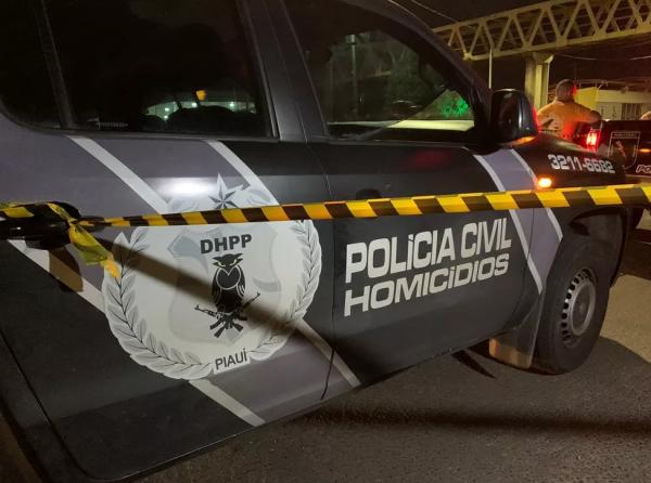 Viatura do Departamento de Homicídio e Proteção à Pessoa (DHPP), em Teresina.(Imagem:Laura Moura /G1)