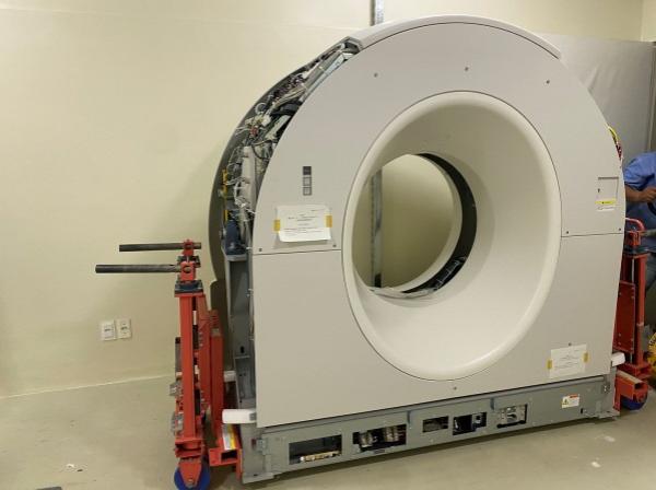 O novo tomógrafo atenderá as demandas dos pacientes internados que fazem tomografia para controle, além de pacientes do ambulatório.(Imagem:Divulgação)
