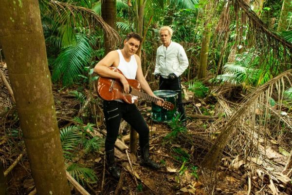 Duo Brothers of Brazil arquiteta álbum em que faz cover de hit do grupo britânico PiL(Imagem:Divulgação)