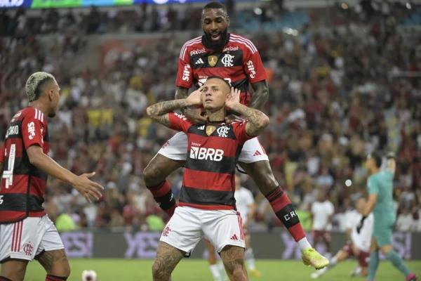 Cebolinha comemora gol do Flamengo em cima do Fluminense.(Imagem:André Durão)