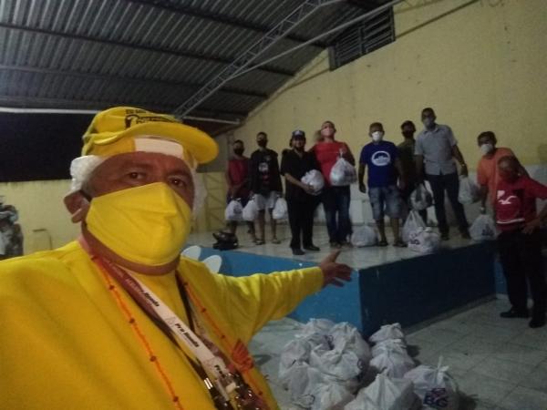 Projeto Amarelinho e TV Tropical fazem doações de cestas básicas a artistas de Floriano e Barão de Grajaú.(Imagem:FlorianoNews)