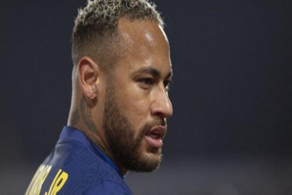 Neymar sofre lesão e fica de fora da partida do PSG contra o Leipzig(Imagem:Reprodução)