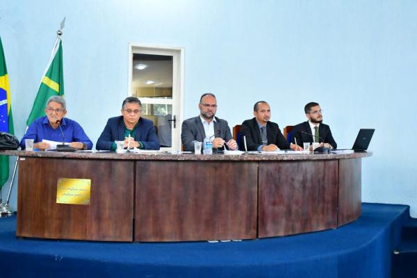 Audiência pública na Câmara Municipal discute a concessão dos serviços de água e esgoto em Floriano.(Imagem:CMF)