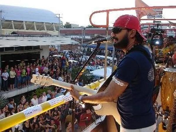  Banda Nairê foi uma das atrações do Carnaval 2014 em Picos.(Imagem:Arquivo/ Banda Nairê)