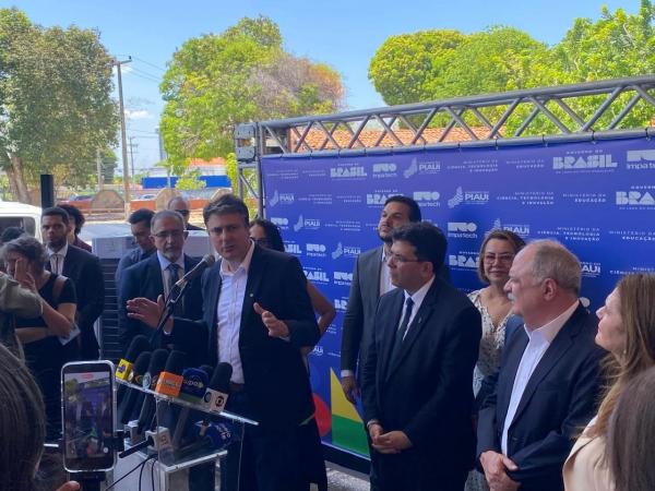 Ministro da Educação, Camilo Santana.(Imagem:Jonas Carvalho)