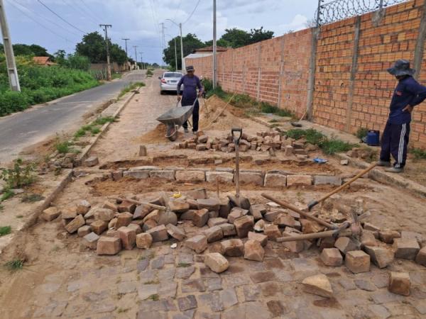 Prefeitura de Floriano realiza opera&ccedil;&atilde;o Tapa-Buracos em 14 bairros no m&ecirc;s de fevereiro(Imagem:Secom)