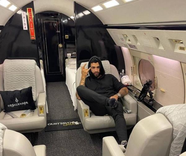 Gusttavo Lima mostra interior personalizado de seu jatinho de R$ 180 milhões(Imagem:Reprodução)