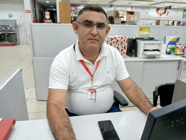 F. Costa, gerente do Armazém Paraíba de Floriano.(Imagem:FlorianoNews)
