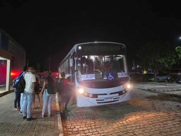 Transporte estudantil da Uespi inicia funcionamento no campus de Picos.(Imagem:Vitor Gaspar)