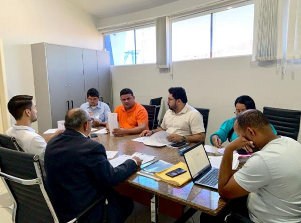 CCJ da Câmara de Floriano analisa Projetos de Lei em reunião.(Imagem:Reprodução/Instagram)
