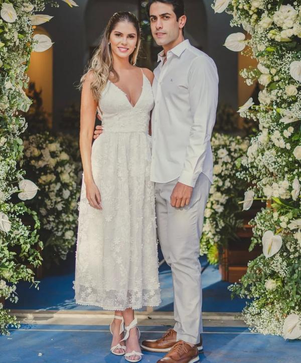  Bárbara Evans e Gustavo Theodoro se casaram no civil no meio da pandemia em 29/5/2020.(Imagem:Reprodução/Instagram )