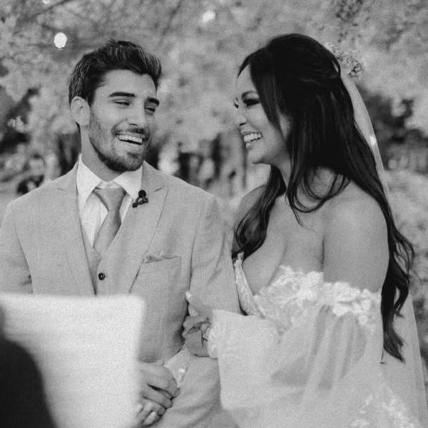 Marido anuncia fim do casamento com Carol Nakamura.(Imagem:Reprodução/Instagram)