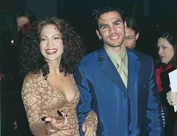 Jennifer Lopez e Ojani Noa(Imagem:Getty)
