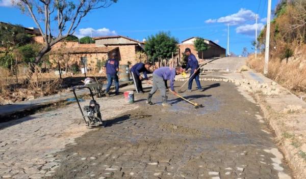 Prefeitura de Floriano percorre 13 bairros com Operação Tapa-Buracos no mês de agosto.(Imagem:Secom)