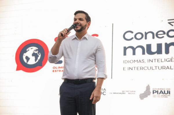 Washington Bandeira destacou a importância da Seduc LEM para o fortalecimento do ensino de línguas estrangeiras na rede pública.(Imagem:Divulgação)