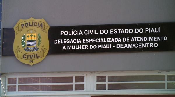 Na manhã desta terça-feira (22), a delegada acionou a Patrulha Maria da Penha e foi até a casa. Acompanhado por um advogado, o homem deixou a casa. Em seguida, sua ex-companheira v(Imagem:Reprodução)