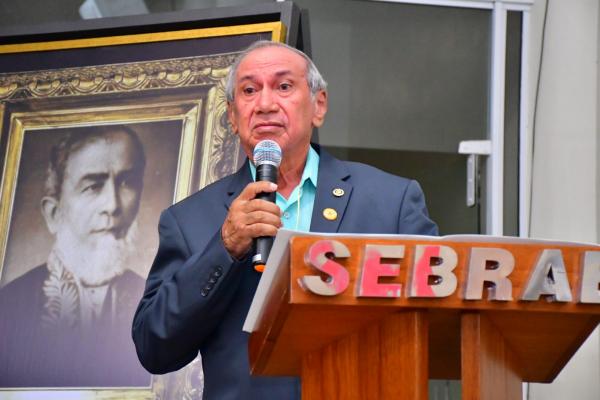  Presidente Joab Curvina representa a Câmara Municipal na IV Convenção Empresarial de Floriano.(Imagem:CMF)