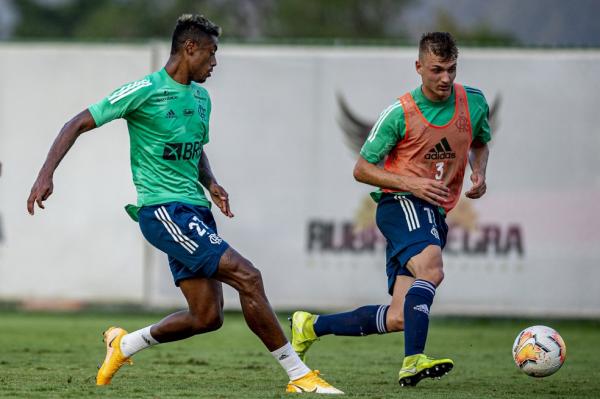 Bruno Henrique no treino do Flamengo. Atacante volta a ser relacionado.(Imagem:Marcelo Cortes/Flamengo)