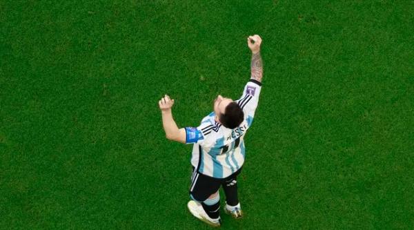 Messi festeja gol pela Argentina contra a Arábia Saudita.(Imagem:Peter Cziborra/Reuters)