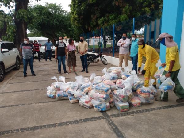 Prefeitura de Floriano inicia entrega de cestas básicas (Imagem:FlorianoNews)