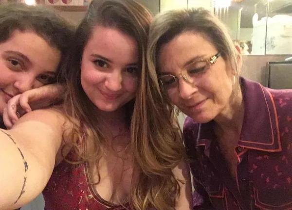 Ludmila Ferber com as filhas Vanessa e Daniela.(Imagem:Reprodução/Instagram)