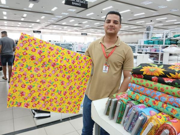 Ramires, chefe do setor de tecidos do Armazém Paraíba.(Imagem:FlorianoNews)