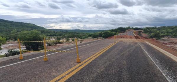PI-221 que liga a sede do munic&iacute;pio de Castelo ao C&acirc;nion do Rio Poty.(Imagem:Ascom DER)