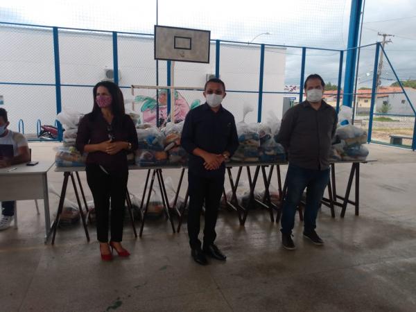 Prefeitura distribui cestas básicas para artistas de Floriano(Imagem:FlorianoNews)