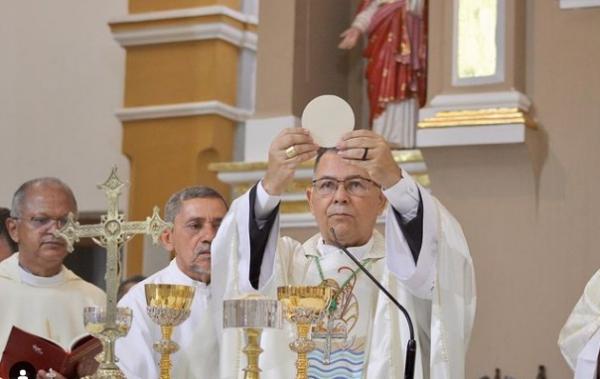 Dom Edivalter Andrade encerra capítulo na Diocese de Floriano com emocionante celebração de envio.(Imagem:Reprodução/Instagram)