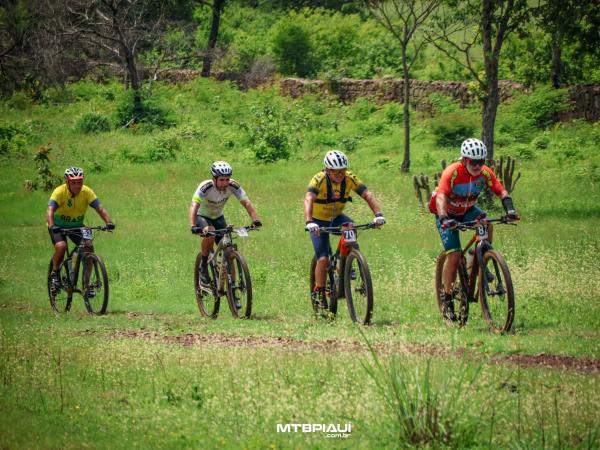 Atletas desbravaram as belas trilhas no Desafio Jenipapo Bike, abertura do Piauiense de MTB.(Imagem:Divulga&ccedil;&atilde;o)