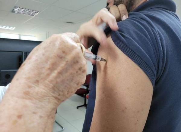 A iniciativa, que visa à atualização das vacinas de rotinas em crianças e adolescentes de até 15 anos, será realizada até o dia 14 de outubro.(Imagem:Divulgação)