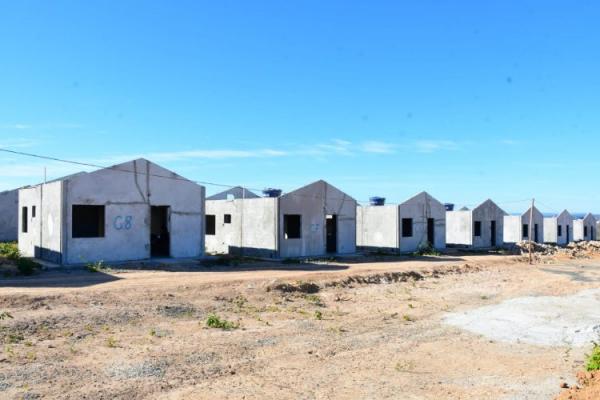 Prefeitura de Floriano visita &agrave;s obras do programa Minha Casa, Minha Vida no loteamento Bom Jardim.(Imagem:Secom)