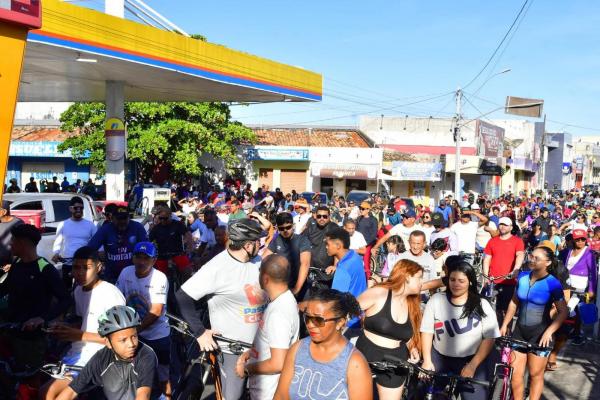 Passeio Ciclístico do aniversário de Floriano teve a participação de vereadores.(Imagem:Secom)