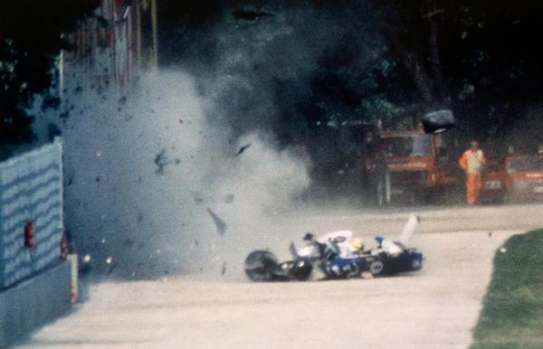 Ayrton Senna sofre acidente fatal em Ímola, em 1994.(Imagem:Alberto Pizzoli/Sygma/Sygma via Getty Images)