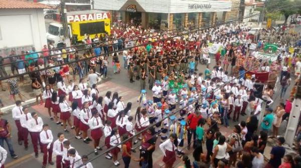 Tradição e civismo marcam festividades do Ginásio Primeiro de Maio em Floriano.(Imagem:FlorianoNews)