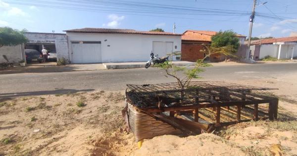  Irmãos dormiam no quarto que incendiou. Cama e colchão foram retirados de casa.(Imagem:Felipe Cruz/TV Clube )