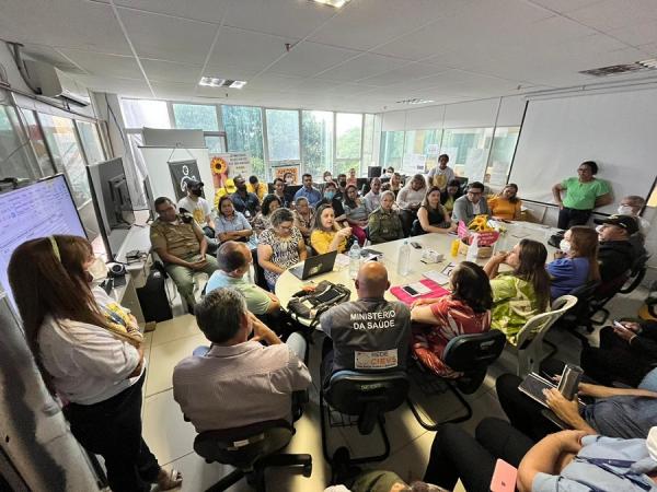 Órgãos estaduais, municipais e federais que integram o Programa Vida no Trânsito (PVT) reunidos na sede da Sesapi.(Imagem:Divulgação)