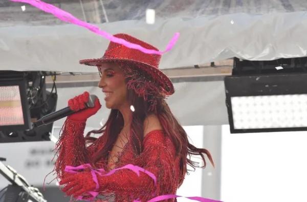 Ivete Sangalo no carnaval no Farol da Barra.(Imagem:Enaldo Pinto/Ag Haack)