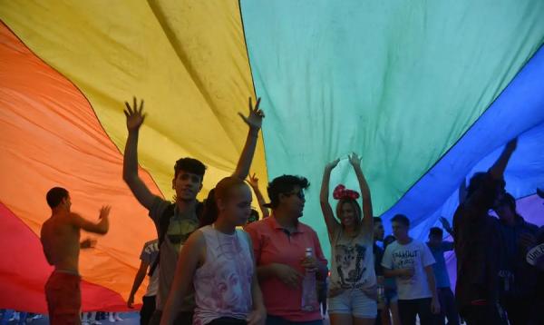 Parada LGBTI+ em Copacabana terá policiamento reforçado no domingo.(Imagem:Marcello Casal jr/Agência Brasil)