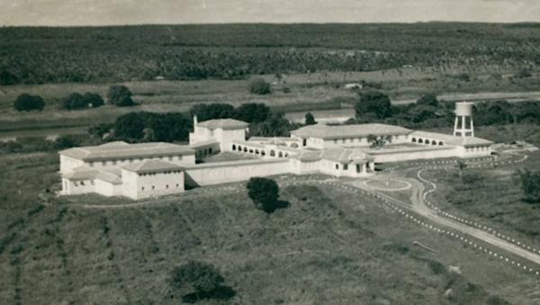 Sanatório Meduna, em Teresina, em imagem de 1954. Hoje, um shopping center ocupa parte da propriedade.(Imagem: TV Clube)