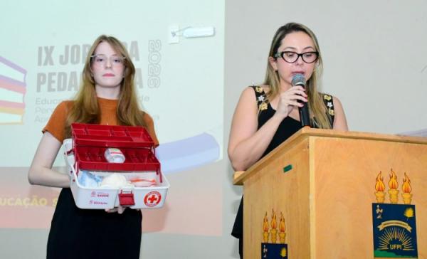 Prefeitura de Floriano entrega kits de primeiros socorros às escolas da rede municipal(Imagem:Secom)