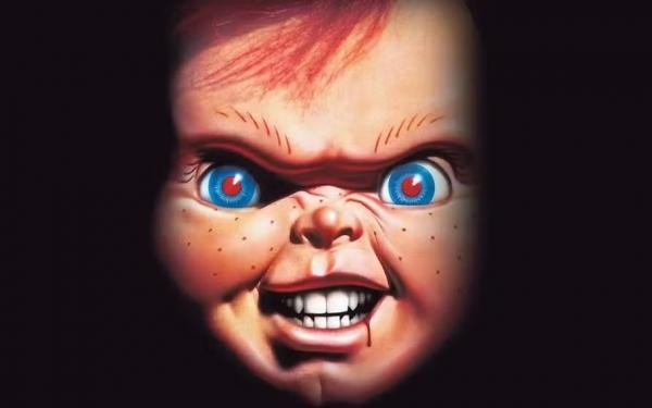 Ícone pop do gênero cinematográfico slasher movie, Chucky tem sua trajetória de sangue esmiuçada em livro-almanaque.(Imagem:Divulgação)