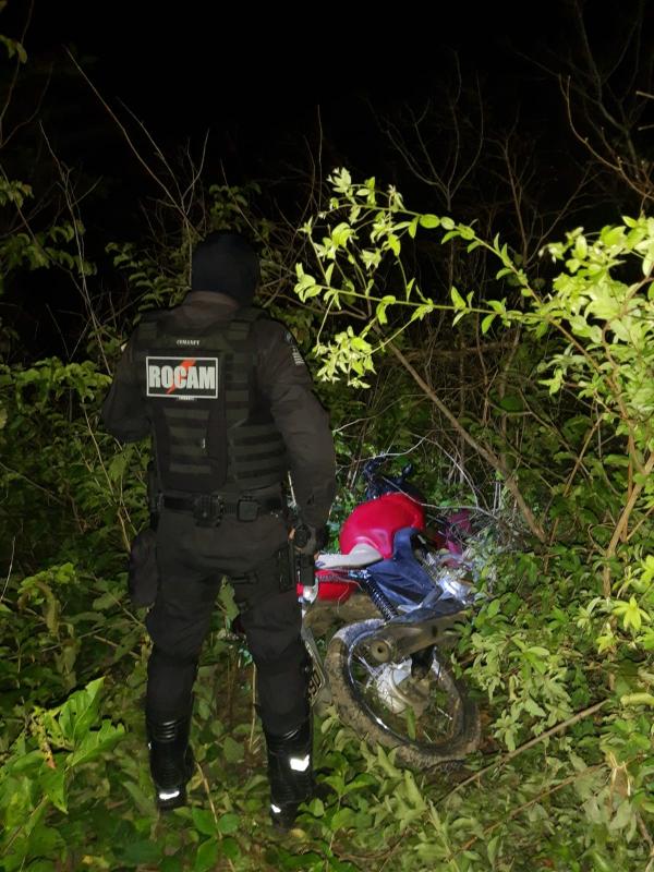 Equipe de ROCAM/FT do 3º BPM prende indivíduos suspeitos de furto de motocicleta em Floriano(Imagem:Divulgação/PM)