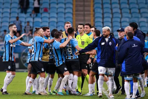 Grêmio x CSA Copa do Brasil Arena Arezo expulsão confusão.(Imagem:Maxi Franzoi/AGIF)
