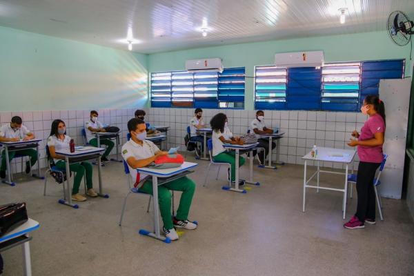 Os alunos devem comparecer na escola escolhida durante a matrícula online, depois de realizar um agendamento em atendimento ao Protocolo Sanitário com medidas para evitar a dissemi(Imagem:Reprodução)