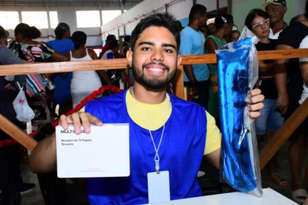 Prefeitura de Floriano apoia ação de entrega de 3 mil kits de TV digital em projeto piloto nacional.(Imagem:Secom)
