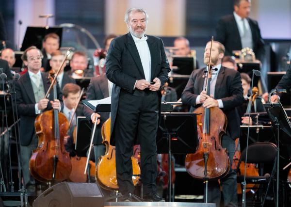 Além de dirigir a Filarmônica de Munique, desde 2015 ele conciliava seu cargo, entre outros, com o de diretor-geral do prestigiado Teatro Mariinsky, em São Petersburgo, cidade nata(Imagem:Reprodução)